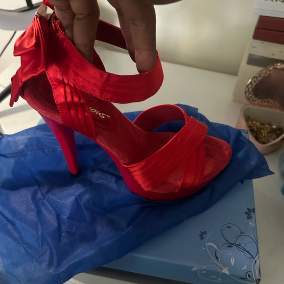 Platform heels - Picture 2 of 3